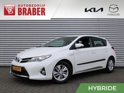 Wit Gebruikt 2015 Toyota Auris Hybrid Hatchback | € 15.295 (Eerlijke prijs)