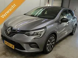 Grijs Gebruikt 2022 Renault Clio V Techno Hatchback | € 15.500 (Eerlijke prijs)