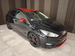 Zwart Gebruikt 2016 Ford Focus Hatchback | € 9.995 (Goede deal)