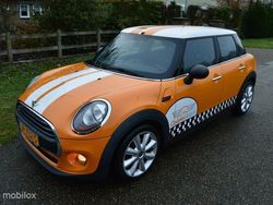 Oranje Gebruikt 2016 Mini ONE Business Hatchback | € 4.999