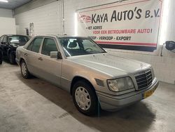 Grijs Gebruikt 1993 Mercedes E250 Sedan | € 5.999