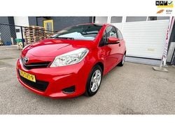 Rood (metallic) Gebruikt 2012 Toyota Yaris Comfort Hatchback | € 4.499 (Duur)