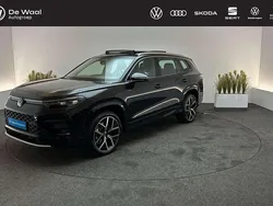 Grenadilla black metallic Nieuw 2025 VW Tayron R-line Edition SUV | € 58.995 (Super prijs)