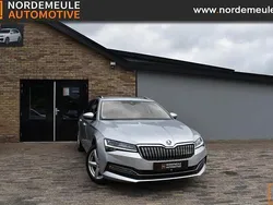 Grijs Gebruikt 2022 Skoda Superb Hatchback | € 25.950 (Eerlijke prijs)