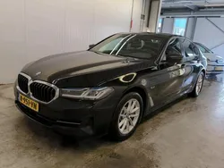 Zwart Gebruikt 2022 BMW 530e Efficient Dynamics Sedan | € 26.800 (Eerlijke prijs)