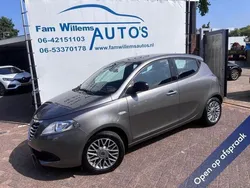 Grijs Gebruikt 2013 Lancia Ypsilon Silver Hatchback | € 5.959 (Goede deal)
