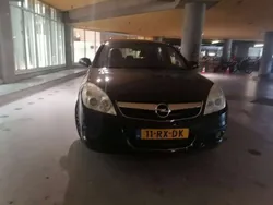 Zwart Gebruikt 2005 Opel Signum Sport Stationwagen | € 2.200