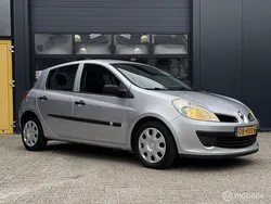 Grijs Gebruikt 2008 Renault Clio II Expression Hatchback | € 2.799 (Eerlijke prijs)