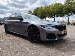 Grijs Gebruikt 2023 BMW 530e M Sport Stationwagen | € 52.250 (Duur)