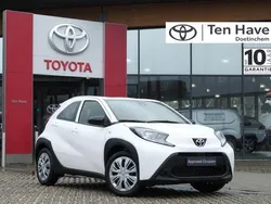 Wit Gebruikt 2024 Toyota Aygo Play Hatchback | € 17.900 (Eerlijke prijs)