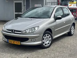 Grijs Gebruikt 2007 Peugeot 206 Forever Hatchback | € 1.000 (Eerlijke prijs)