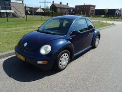 Blauw, metallic lak Gebruikt 2001 VW Beetle Hatchback | € 1.395 (Eerlijke prijs)