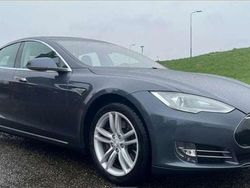 Grijs Gebruikt 2015 Tesla Model S Hatchback | € 15.600 (Eerlijke prijs)