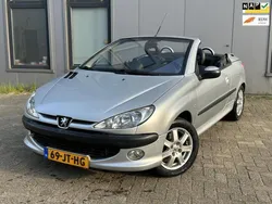 Grijs Gebruikt 2002 Peugeot 206 CC Cabriolet | € 1.999 (Eerlijke prijs)