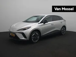 Grijs, metallic lak Gebruikt 2023 MG MG4 EV Comfort Hatchback | € 22.995 (Eerlijke prijs)