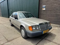 Grijs Gebruikt 1986 Mercedes 200 Sedan | € 13.500