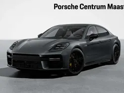 Vulkaangrijs metallic Nieuw 2024 Porsche Panamera Turbo S Sedan | € 288.481