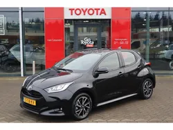 Zwart Gebruikt 2023 Toyota Yaris Hatchback | € 21.390 (Eerlijke prijs)