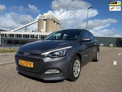 Grijs Gebruikt 2017 Hyundai i20 Comfort Hatchback | € 10.950 (Eerlijke prijs)