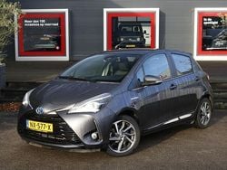 Grijs Gebruikt 2017 Toyota Yaris Premium Hatchback | € 16.400 (Eerlijke prijs)