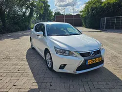 Wit Gebruikt 2014 Lexus CT200h Luxury Line Hatchback | € 13.950 (Eerlijke prijs)