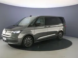 Indium grey metallic (lr7h) Gebruikt 2024 VW Multivan MPV | € 58.885 (Super prijs)