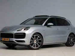 Grijs, metallic lak Gebruikt 2022 Porsche Cayenne Sport SUV | € 74.945 (Super prijs)