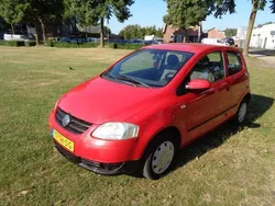 Rood, andere lak Gebruikt 2006 VW Fox Hatchback | € 950 (Goede deal)