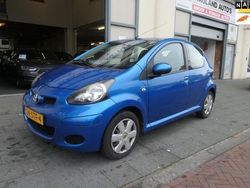 Blauw Gebruikt 2011 Toyota Aygo Comfort Hatchback | € 3.999 (Eerlijke prijs)