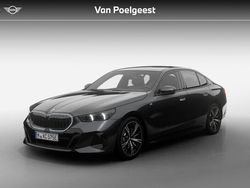 Grijs, metallic lak Nieuw 2025 BMW 530e M Sport Sedan | € 89.918 (Eerlijke prijs)