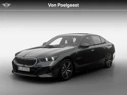 Grijs, metallic lak Nieuw 2025 BMW 530e M Sport Sedan | € 89.618 (Duur)