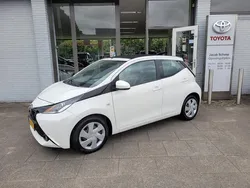 Wit Gebruikt 2016 Toyota Aygo X-wave Hatchback | € 9.450 (Iets duurder)