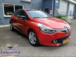 Rood, metallic lak Gebruikt 2013 Renault Clio IV Dynamique Hatchback | € 7.900 (Eerlijke prijs)
