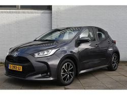Grijs Gebruikt 2021 Toyota Yaris Hybrid Hatchback | € 20.999 (Eerlijke prijs)