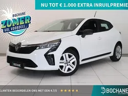 Wit Gebruikt 2024 Renault Clio V Evolution Hatchback | € 19.045 (Eerlijke prijs)