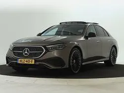 Donker velvetbruin metaalkleur metallic Gebruikt 2024 Mercedes 300 AMG Sedan | € 67.750