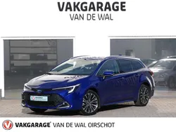Blauw, metallic lak Gebruikt 2023 Toyota Corolla Edition Stationwagen | € 29.900 (Eerlijke prijs)