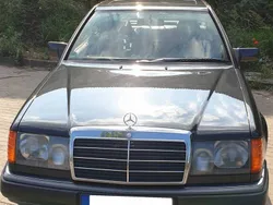 Zwart Gebruikt 1989 Mercedes E300 Coupé | € 22.500