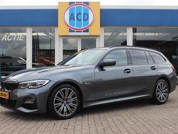 Grijs Gebruikt 2022 BMW 330 M Sport Stationwagen | € 26.900 (Goede deal)