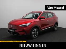 Rood Gebruikt 2023 MG ZS Comfort Sedan | € 21.995 (Eerlijke prijs)