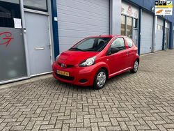 Rood Gebruikt 2010 Toyota Aygo Hatchback | € 2.950 (Eerlijke prijs)