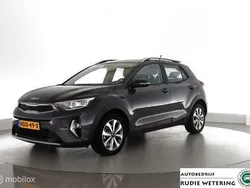 Grijs, metallic lak Gebruikt 2023 Kia Stonic SUV | € 19.650 (Eerlijke prijs)
