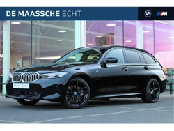 Saphirschwarz Gebruikt 2023 BMW 330e Executive Stationwagen | € 49.950 (Eerlijke prijs)
