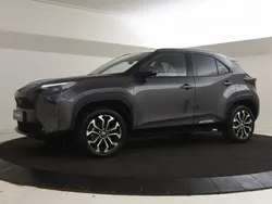 Grijs Gebruikt 2023 Toyota Yaris Cross Edition SUV | € 27.800 (Eerlijke prijs)