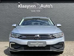 Zilver Gebruikt 2022 VW Passat Business Stationwagen | € 23.450 (Goede deal)