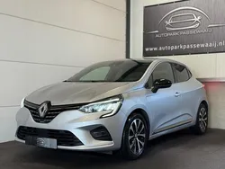 Grijs Gebruikt 2023 Renault Clio V Techno Hatchback | € 18.950 (Iets duurder)