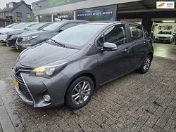 Grijs Gebruikt 2014 Toyota Yaris Lounge Hatchback | € 9.999 (Eerlijke prijs)