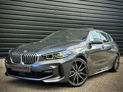 Grijs / mineralgrau metallic (b39) Gebruikt 2021 BMW 118 M Sport Hatchback | € 27.950 (Iets duurder)