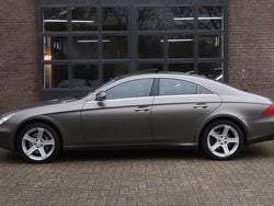 Beige (metallic) Gebruikt 2005 Mercedes CLS500 Sedan | € 11.350 (Eerlijke prijs)