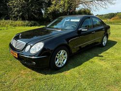 Zwart Gebruikt 2006 Mercedes E220 Elegance Sedan | € 4.950 (Eerlijke prijs)